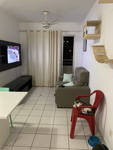 Quarto em apartamento mobiliado em Cuiabá